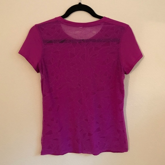 🌿3/25 Under Armour workout top✨ - Picture 2 of 4